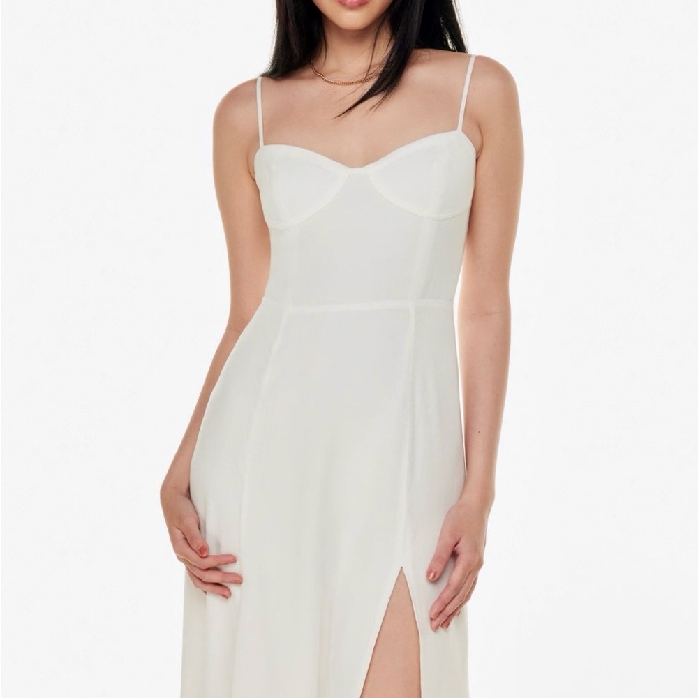 Aritzia Sunday Best Viola Midi Dress
Size: Large